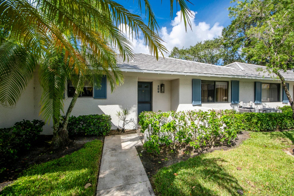 Photo of 208 Club Drive, Palm Beach Gardens, FL 33418 (MLS # B26083605)