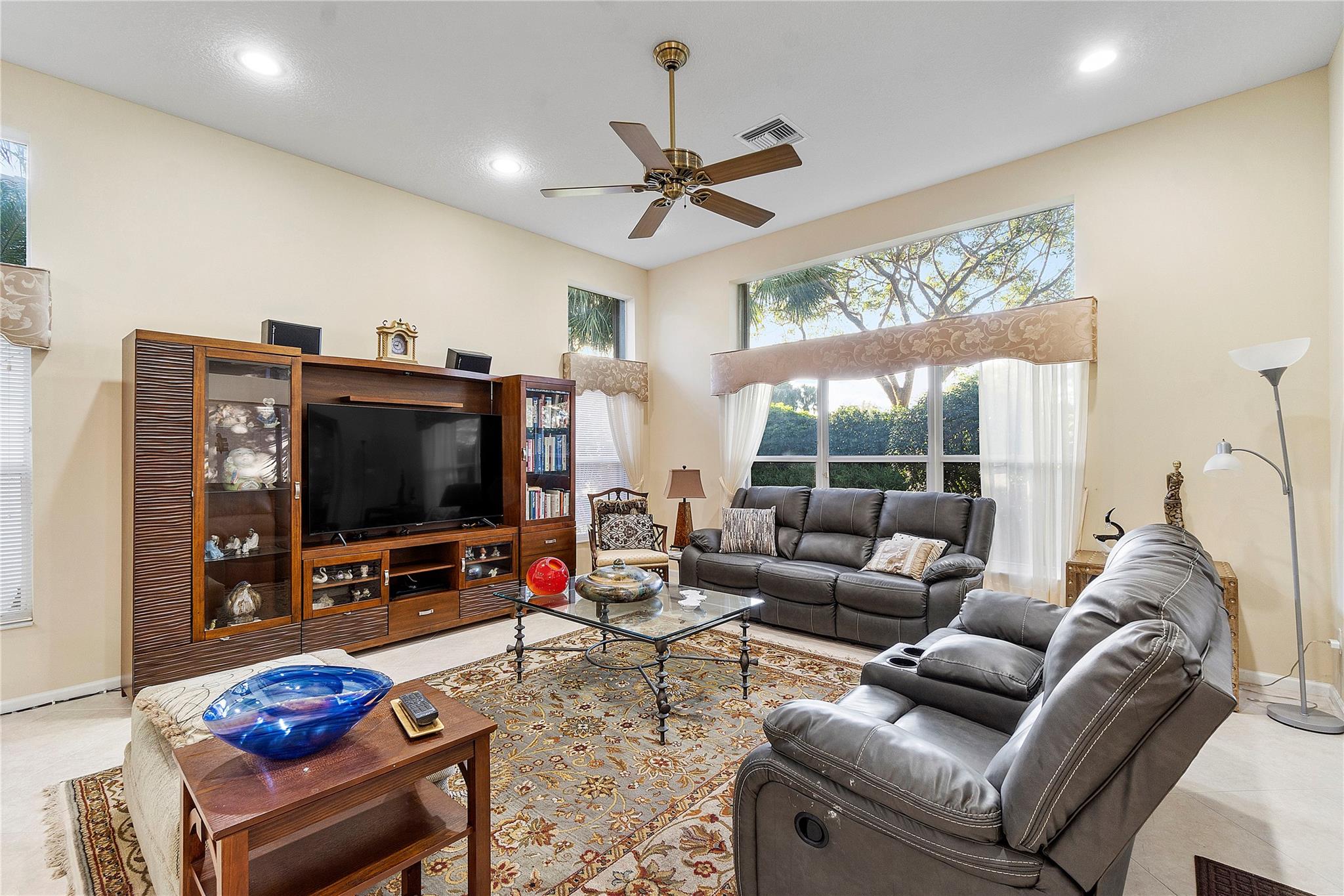 Valencia Shores 03 - Residential