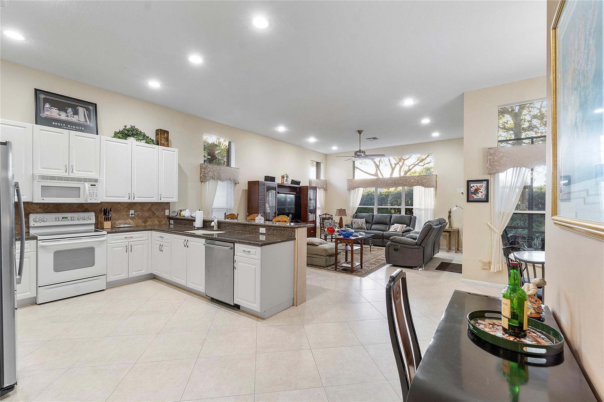 Valencia Shores 03 - Residential