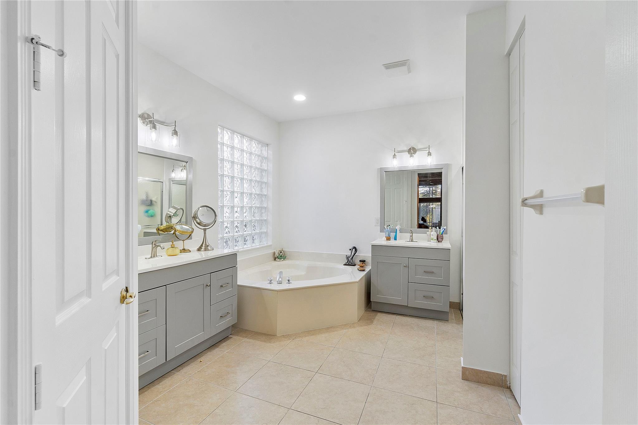 Valencia Shores 03 - Residential