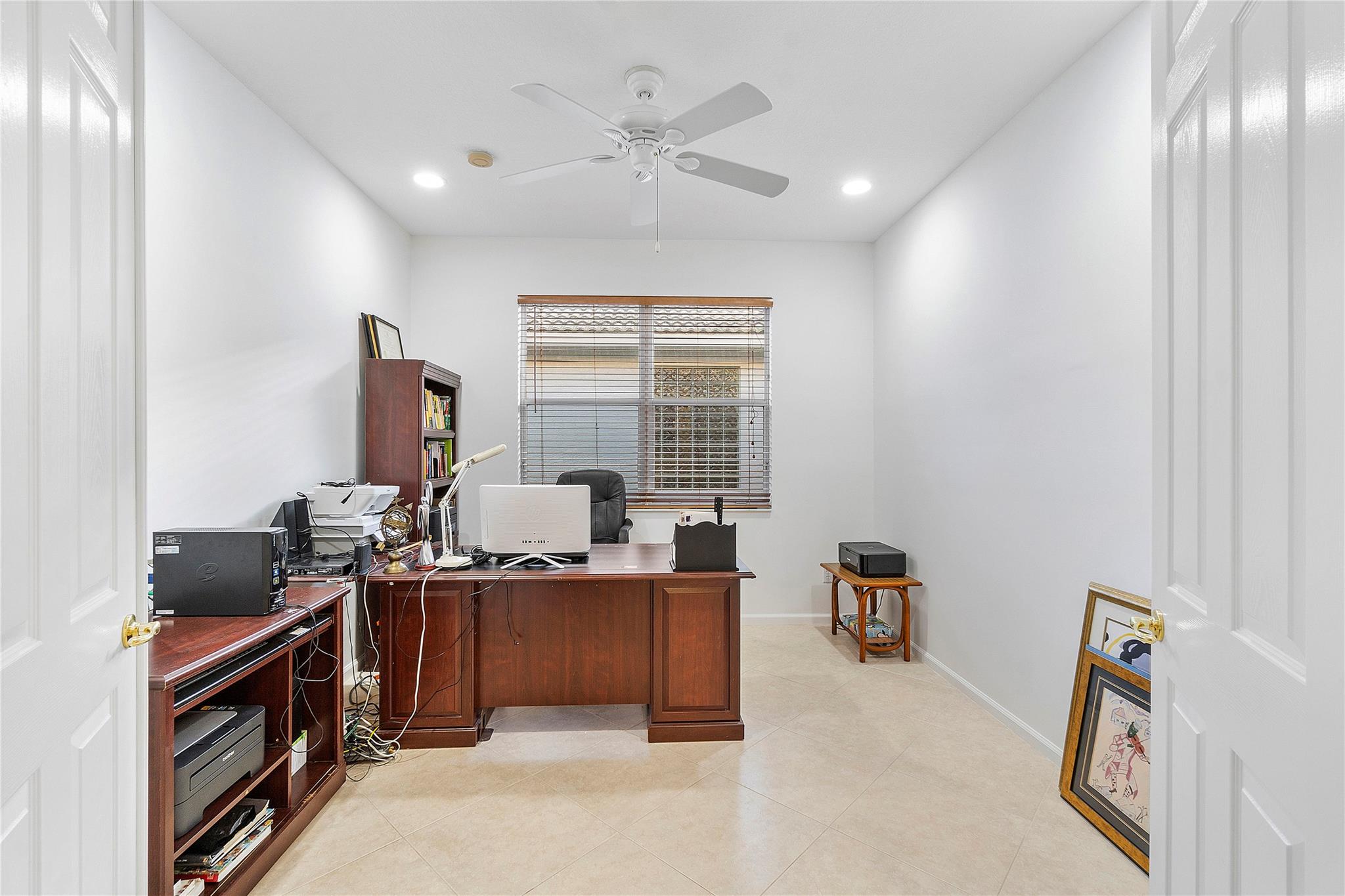 Valencia Shores 03 - Residential