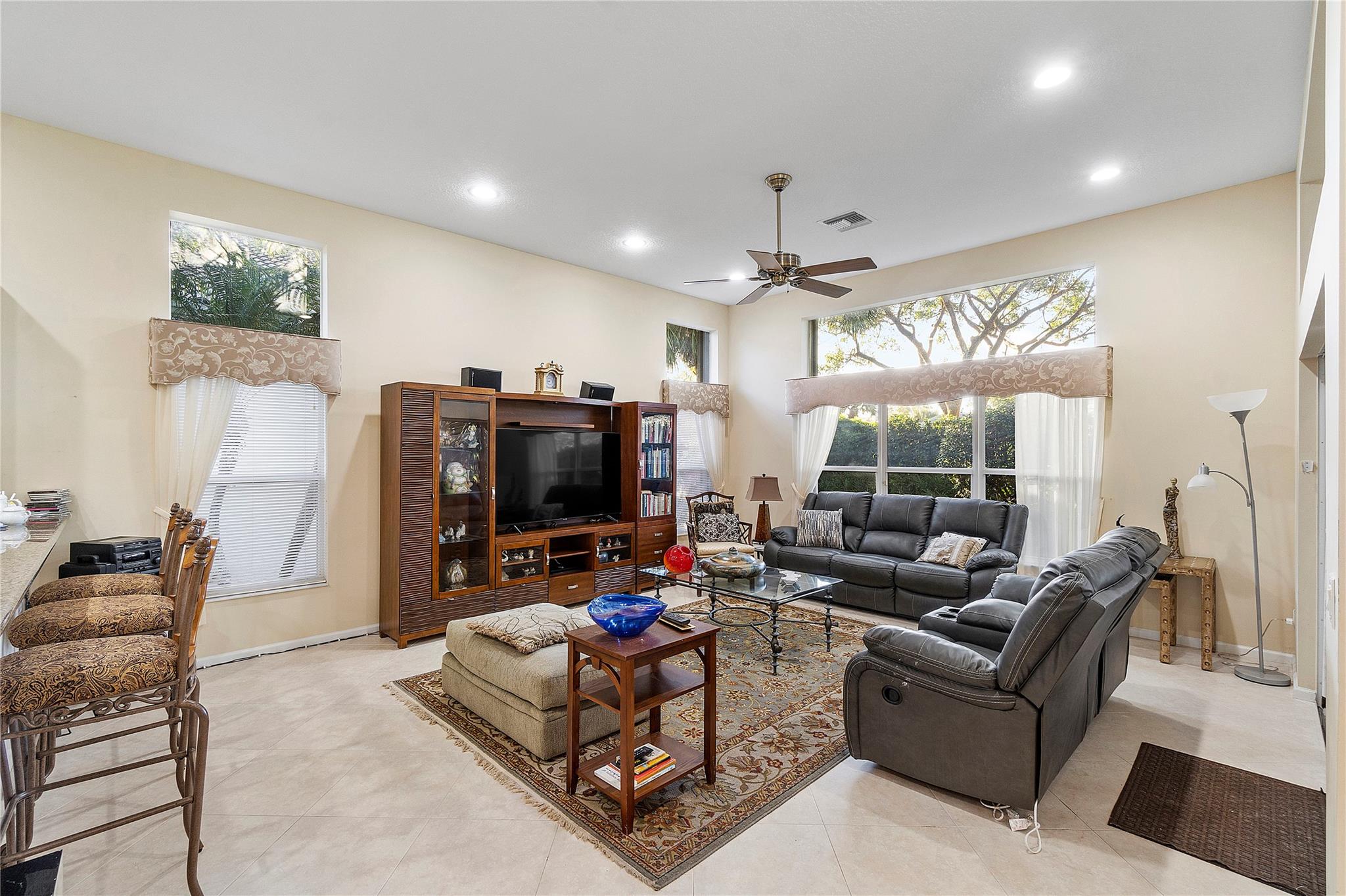 Valencia Shores 03 - Residential