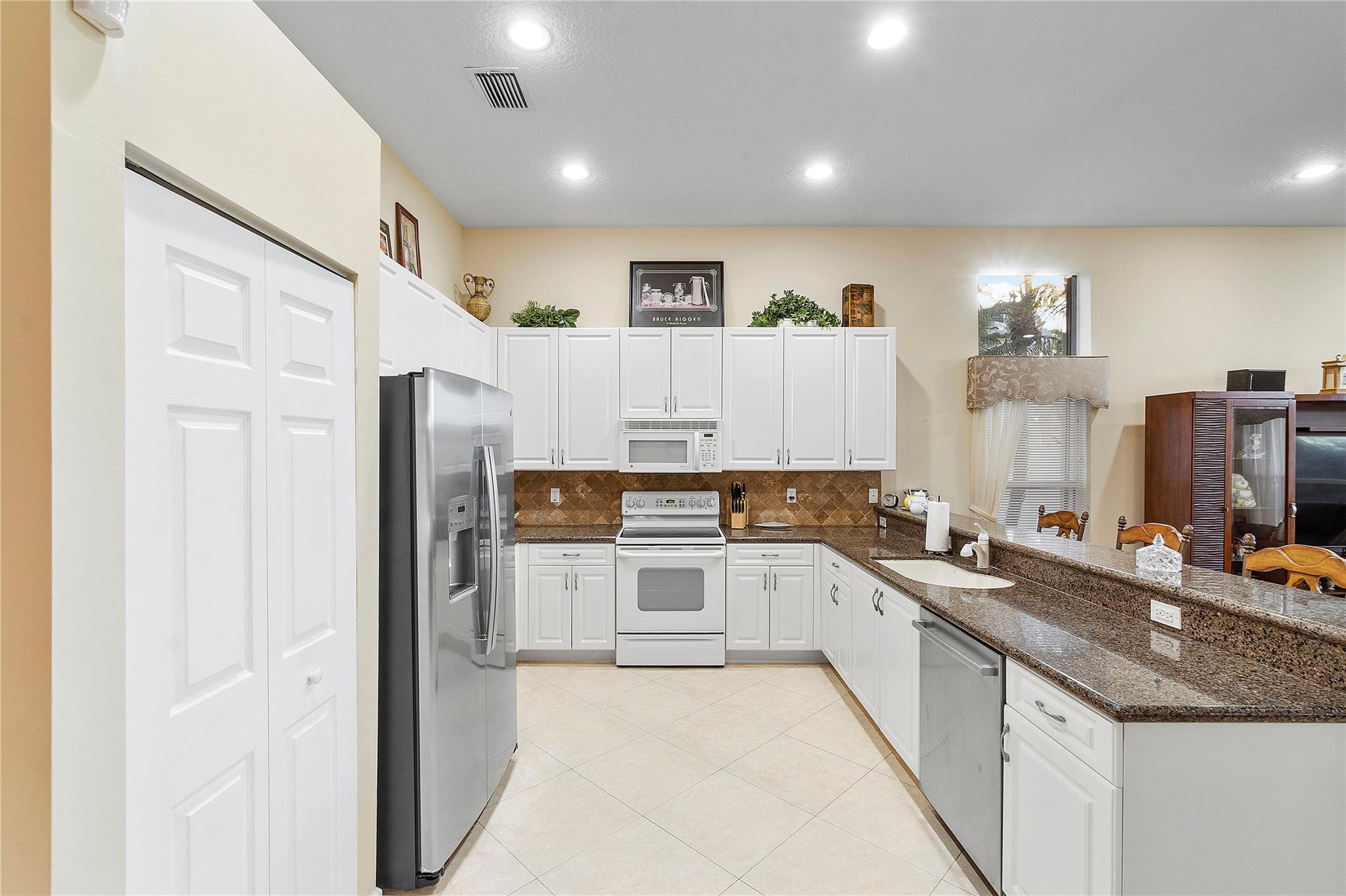 Valencia Shores 03 - Residential