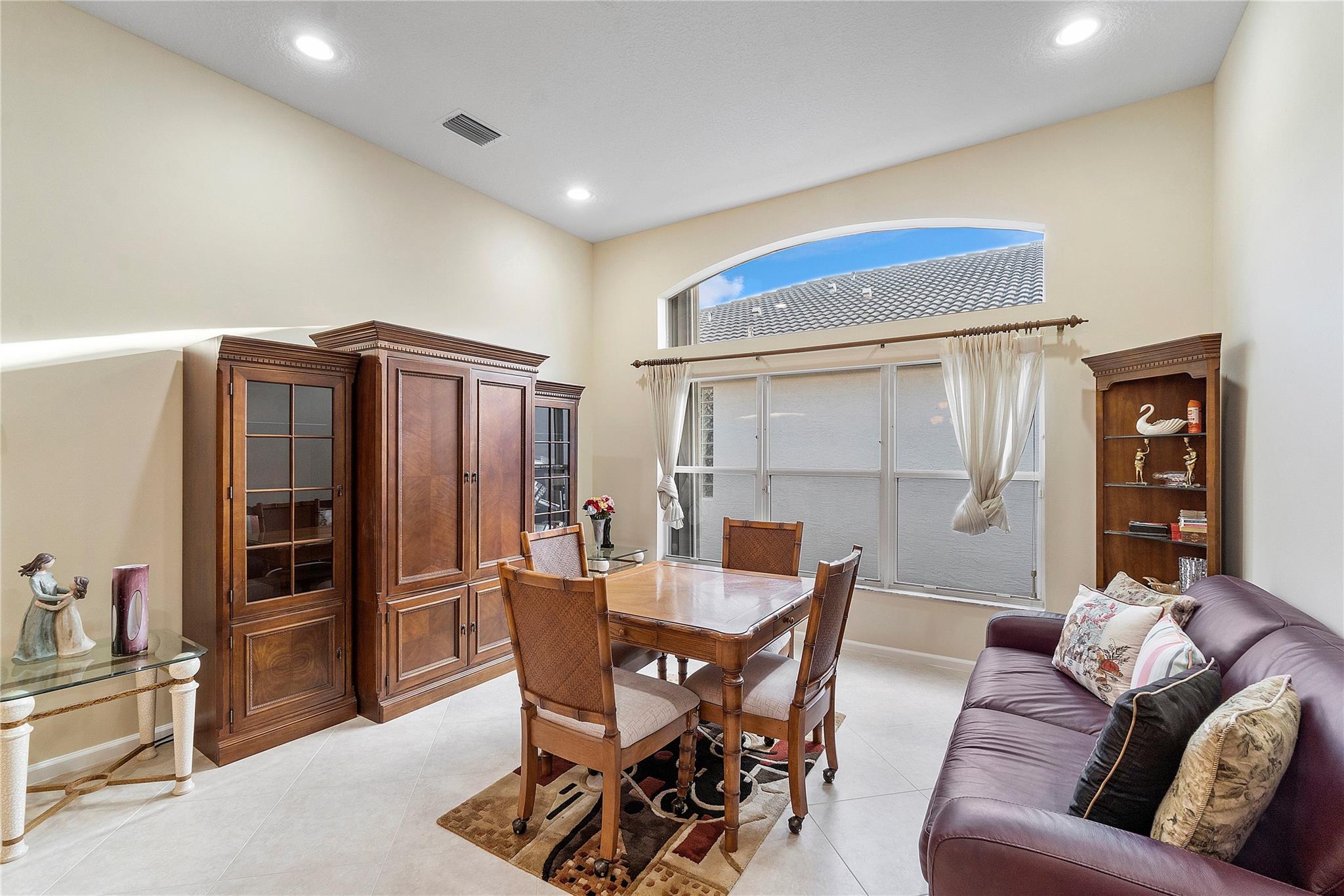 Valencia Shores 03 - Residential