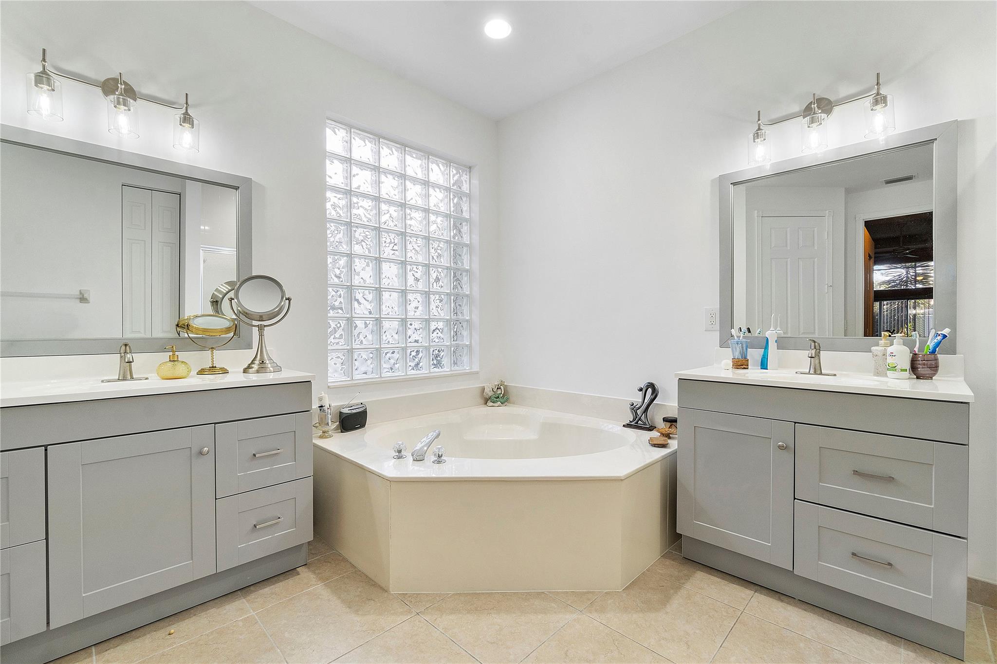 Valencia Shores 03 - Residential