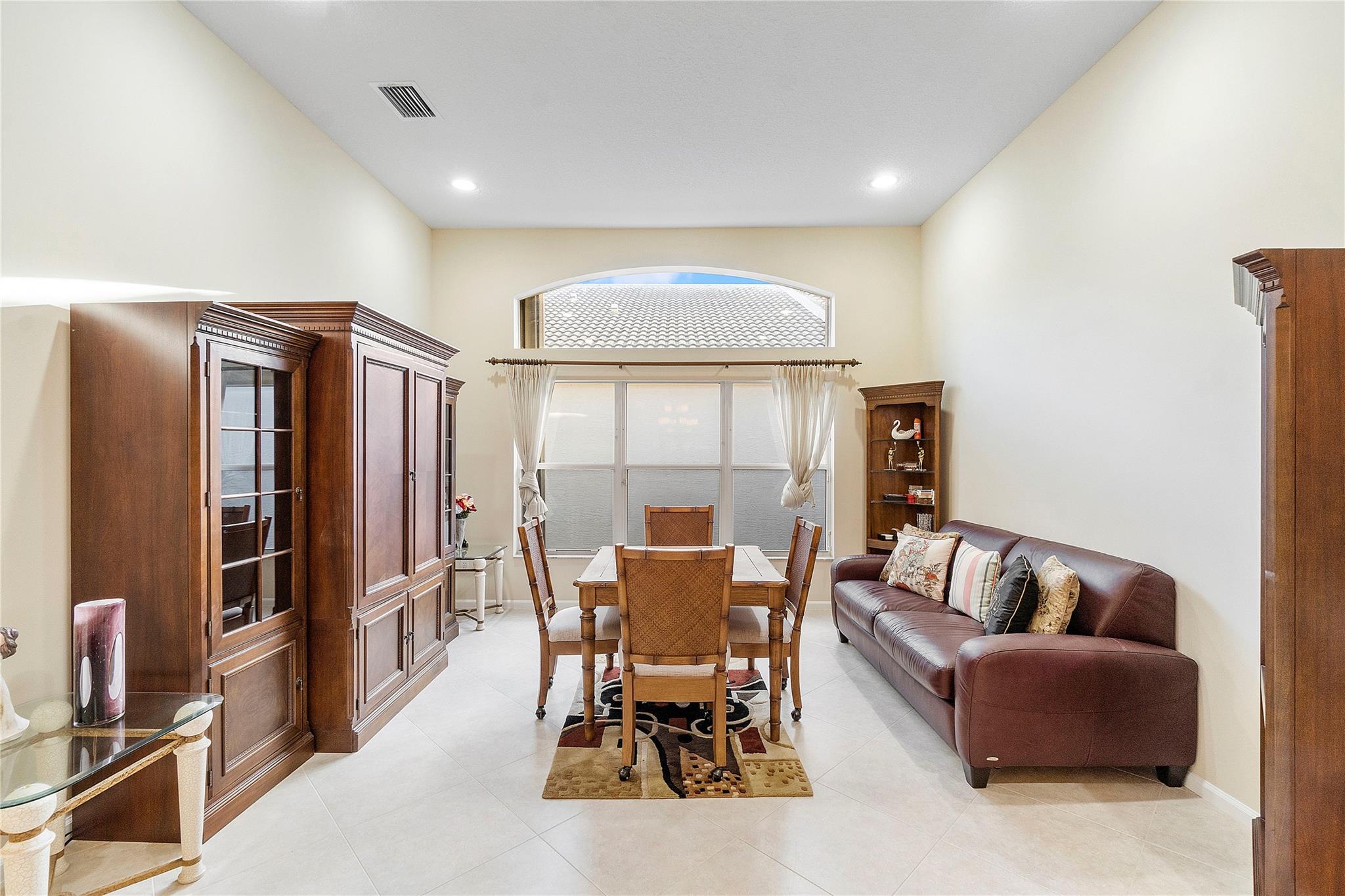 Valencia Shores 03 - Residential