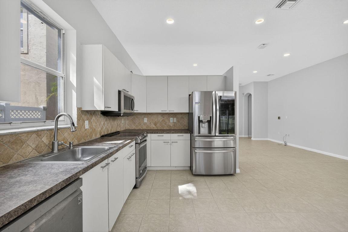 MADISON GREEN 1 PAR B - Residential Lease