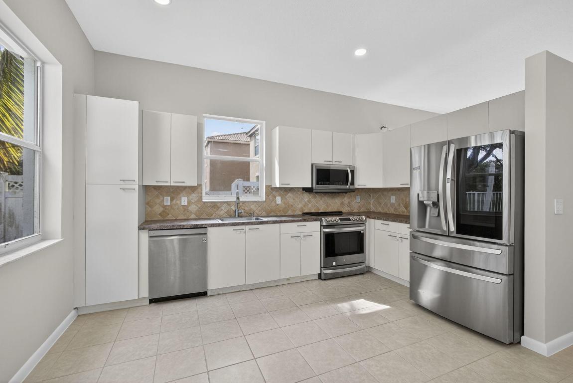 MADISON GREEN 1 PAR B - Residential Lease