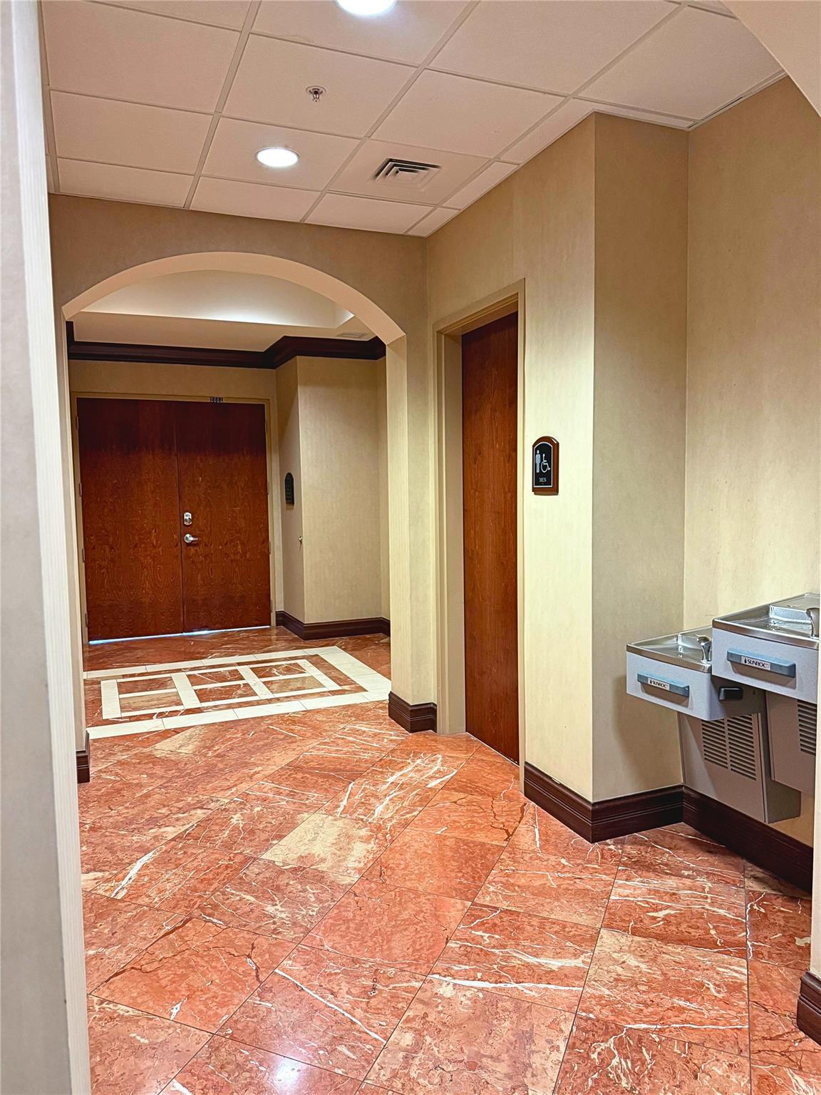940 SF Class A Office -Suite 204A offers a professional layout with 3 private offices and open space on the 2nd floor, accessible by elevator. Located near HCA and major highways. Shared lobby restrooms, ample parking, and natural light.
$22/SF + $7.20 CAM | Available Now