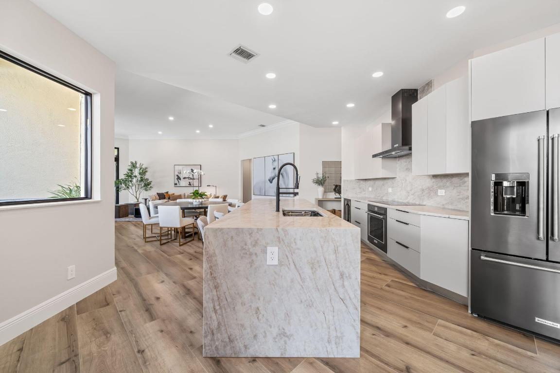 EAGLES LANDING OF P B POLO AND COUNTRY CLUB - Residential Lease