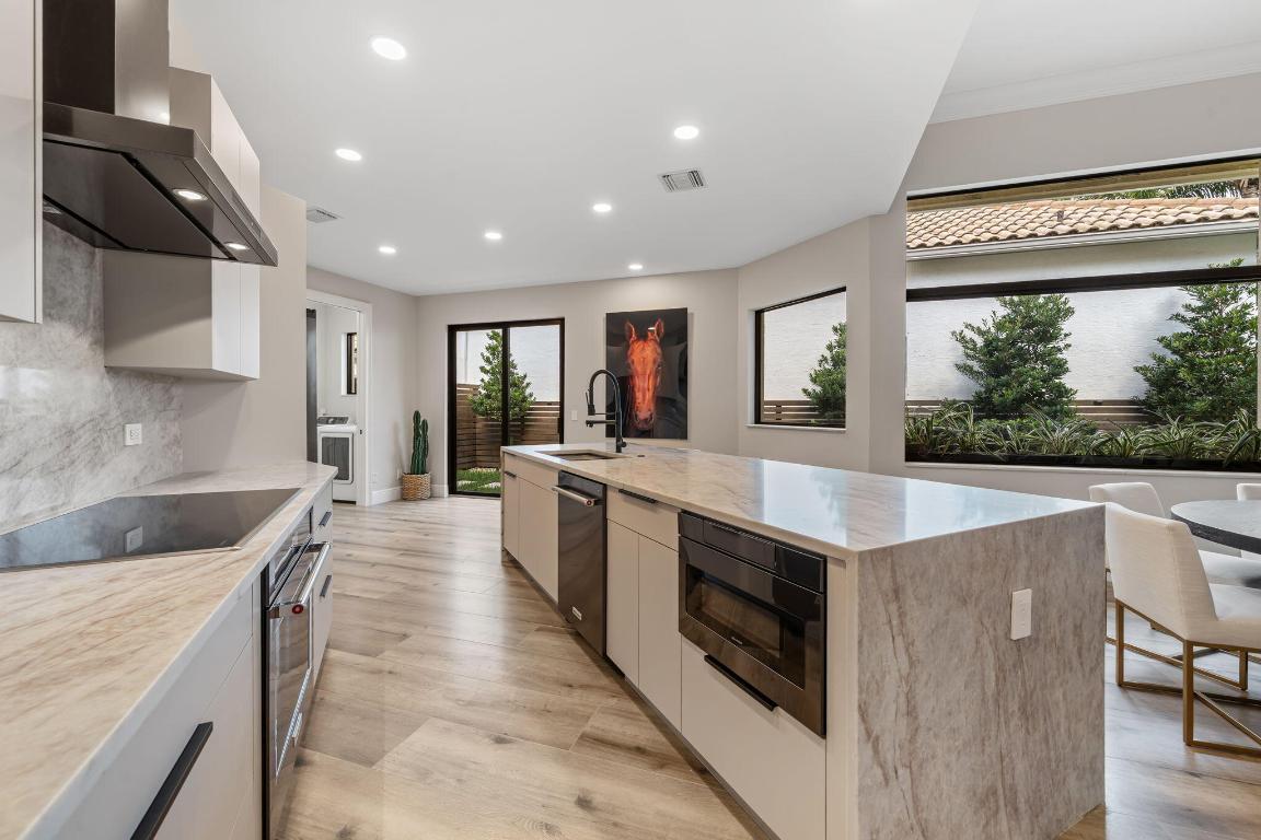 EAGLES LANDING OF P B POLO AND COUNTRY CLUB - Residential Lease