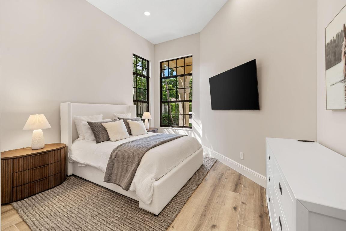 EAGLES LANDING OF P B POLO AND COUNTRY CLUB - Residential Lease