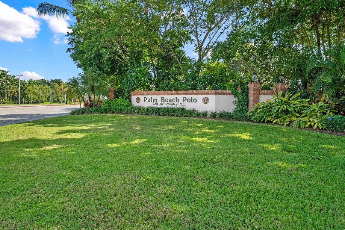 EAGLES LANDING OF P B POLO AND COUNTRY CLUB - Residential Lease