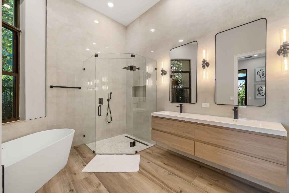 EAGLES LANDING OF P B POLO AND COUNTRY CLUB - Residential Lease