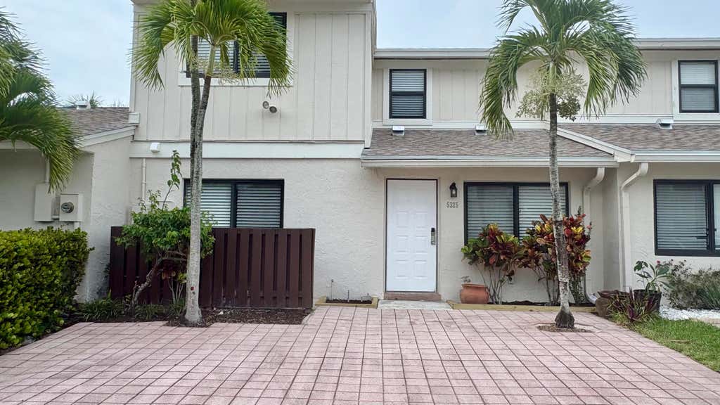 Photo of 5325 TENNIS Lane, Delray Beach, FL 33484 (MLS # B26061116)
