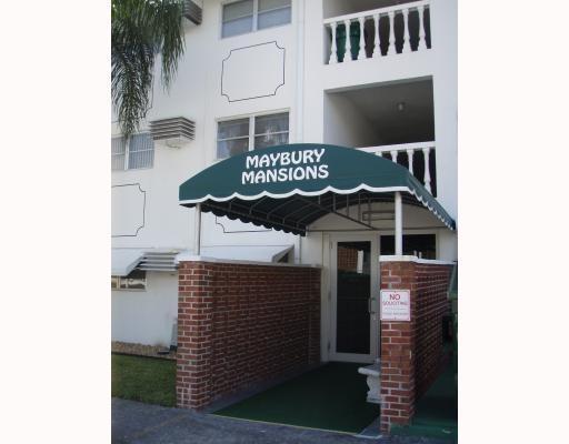 Immaculate 1 Bedroom, 1 Bath unit on First Floor. Open kitchen with granite countertops and snack bar. Kitchen flooring is wood laminate. Tiled flooring in Bedroom and Living/Dining Room areas. Bedroom has large closet. Updated and tiled bath. Popular complex, just East of US1. Serene views of courtyard and gardens from your front patio area. Short distance to the Beach, Shopping, Restaurants, Bars, Entertainment and so much more. Great location and friendly neighborhood. Property will be professionally cleaned after Tenant vacates. See Broker Remarks for more info.