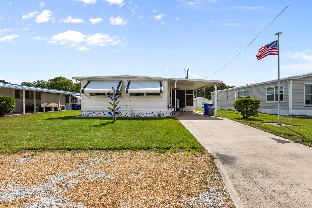 Photo of 7467 SE Swan Avenue, Hobe Sound, FL 33455 (MLS # R11033256)