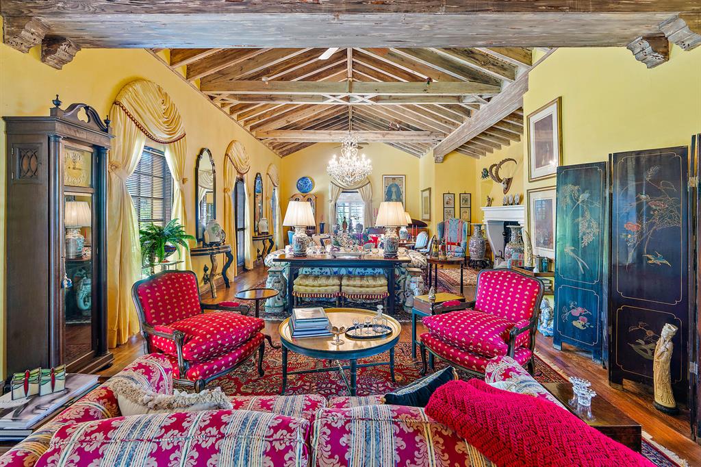 EL BRAVO PARK - Residential