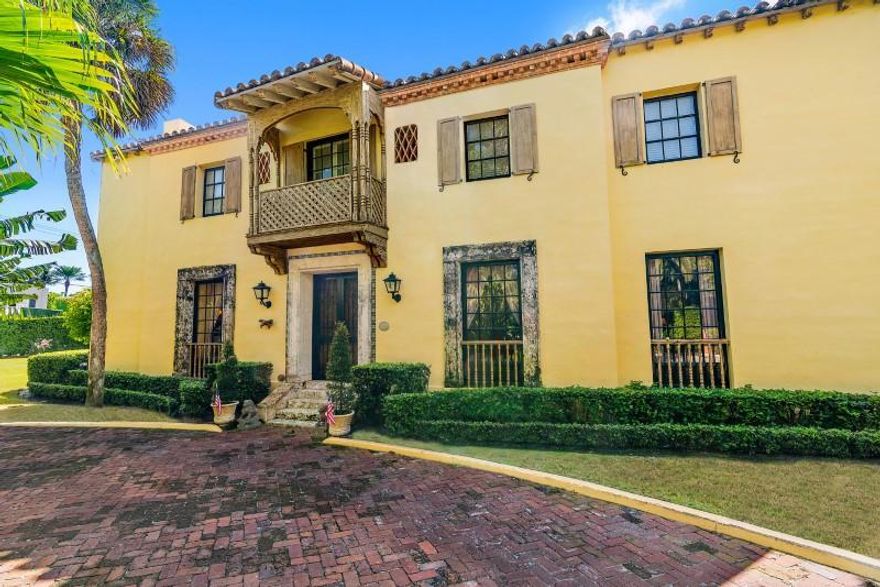 First time on market! Marion Sims Wyeth with 4 bedroom/4.5 bath plus separate 2 bedroom/1 bath Guest House. Large 1/2 acre lot in prime estate section. Elevation 8.09'.  Large Family Room, Living Room, formal Dining Room, Breakfast room, Den, Master Bedroom on 1st floor, Library, swimming pool and more. High Pecky cypress ceilings.