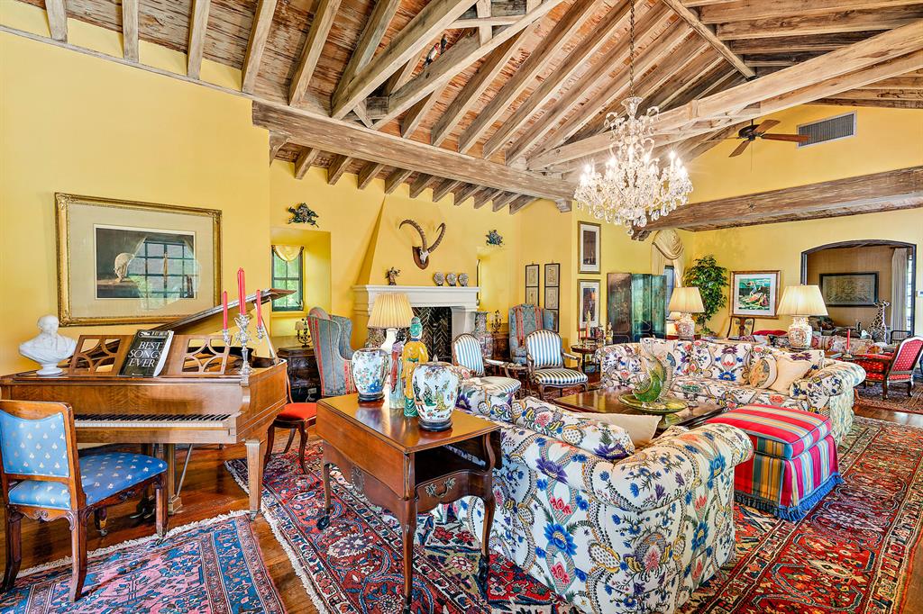 EL BRAVO PARK - Residential