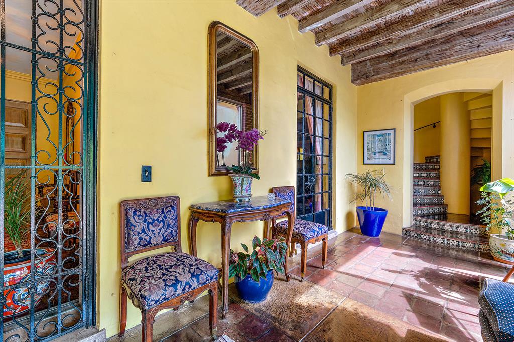 EL BRAVO PARK - Residential