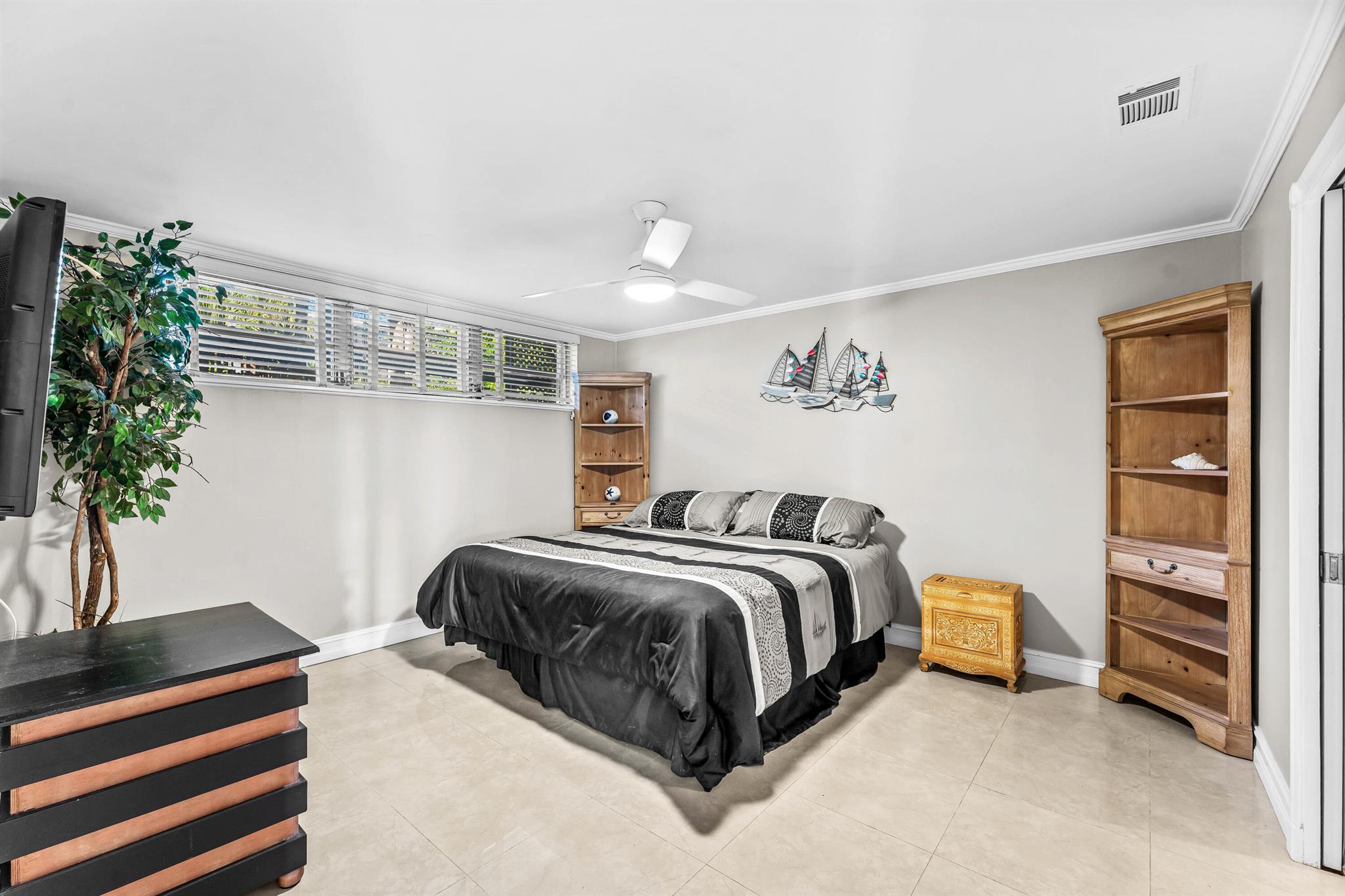 PIECES OEIGHT CONDOMINIUM - Residential Lease