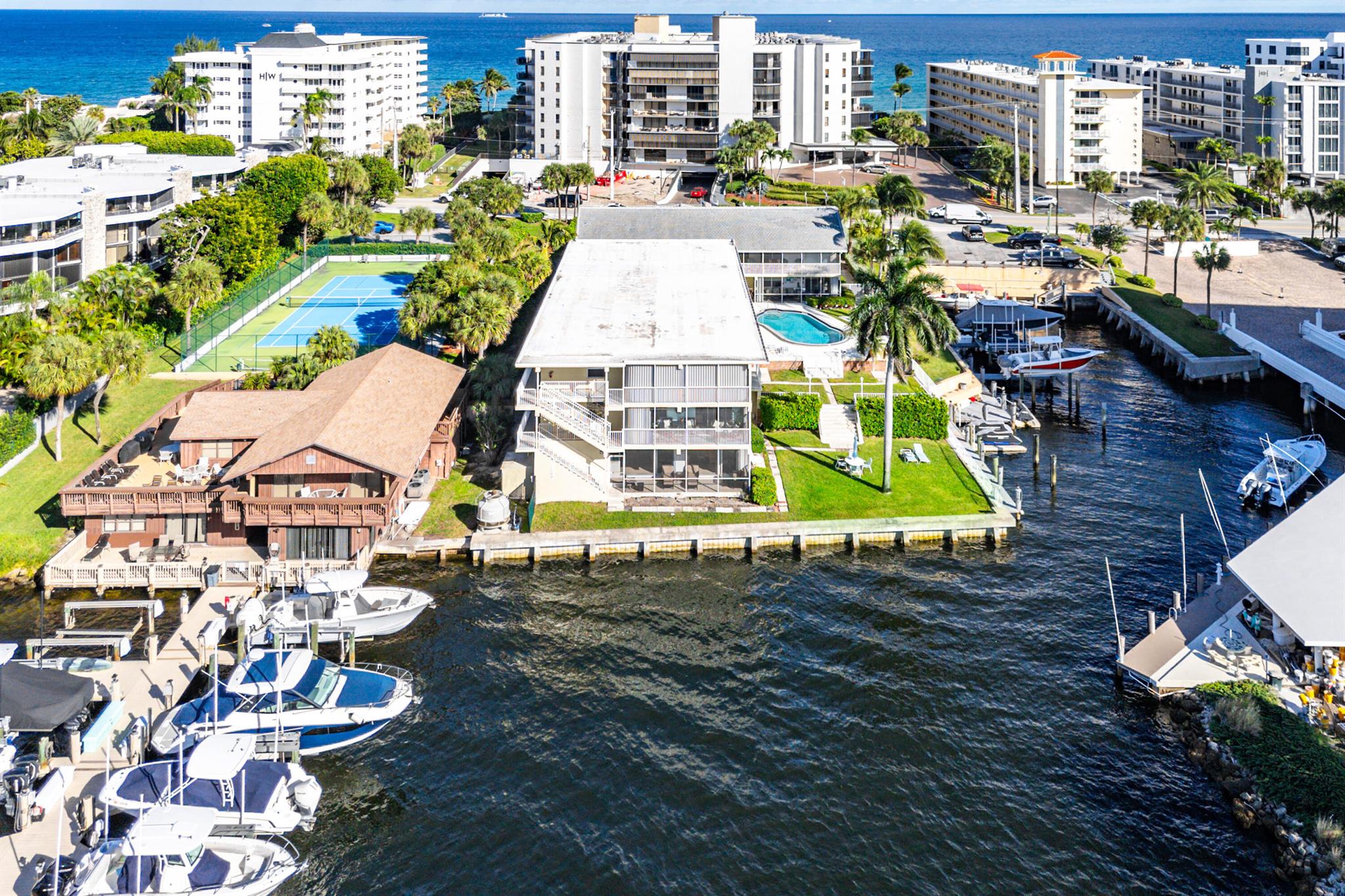 PIECES OEIGHT CONDOMINIUM - Residential Lease