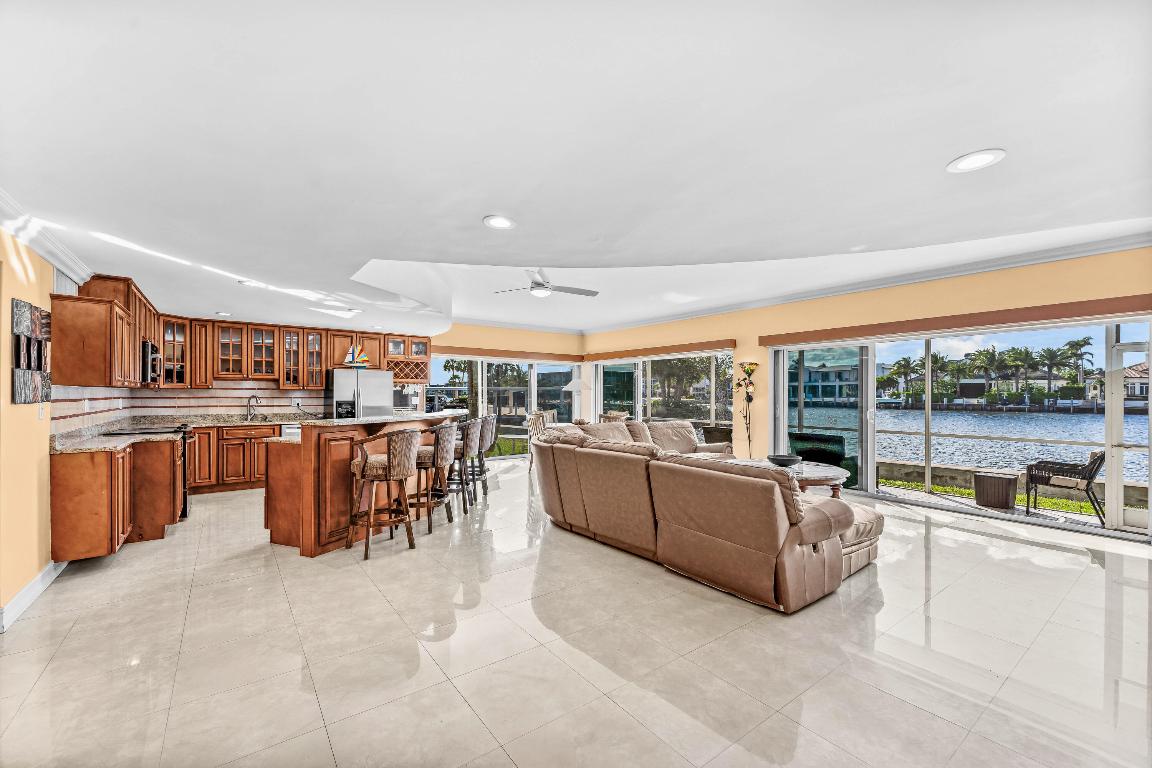 1166 Hillsboro Mile 8