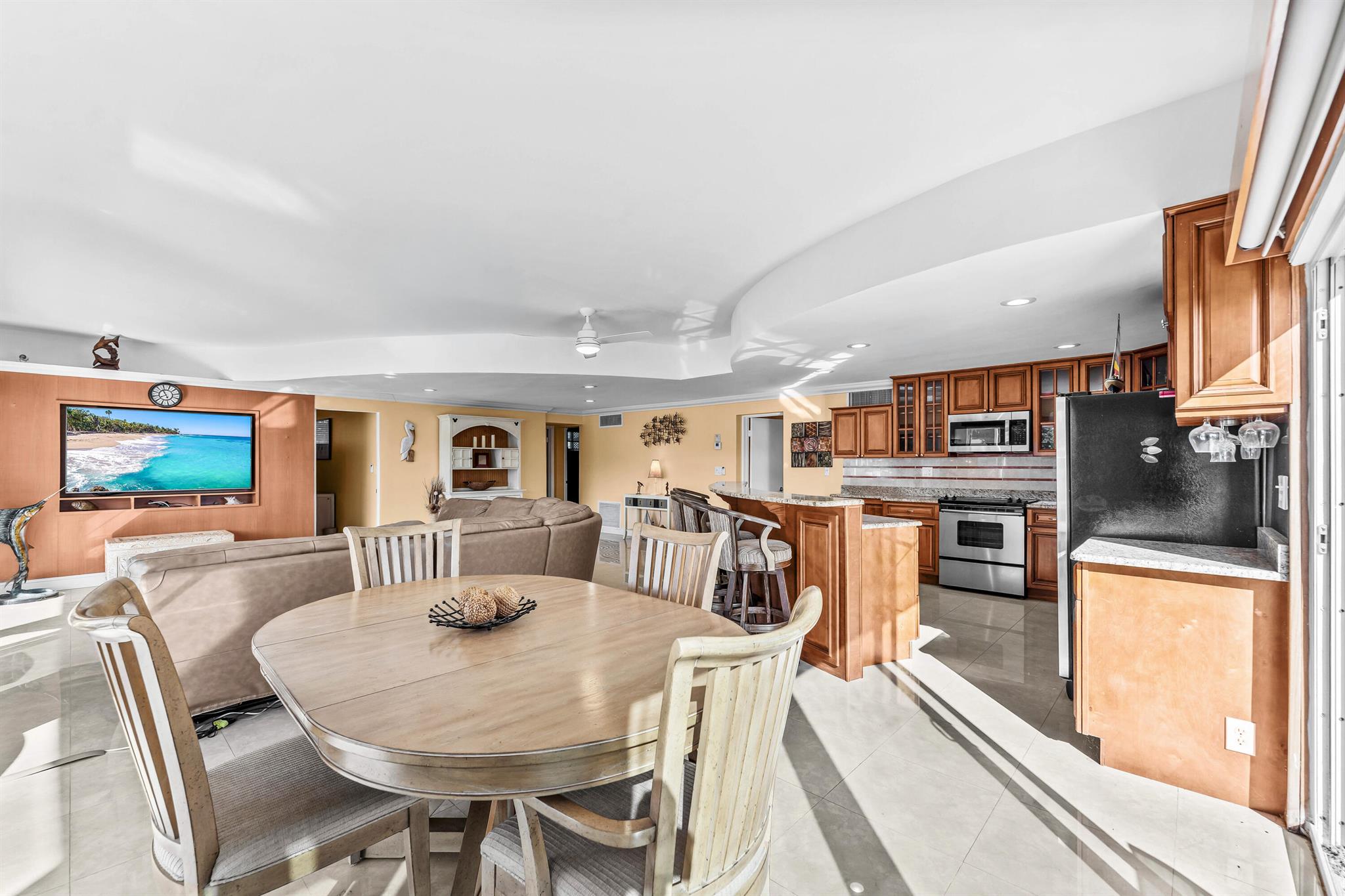 PIECES OEIGHT CONDOMINIUM - Residential Lease