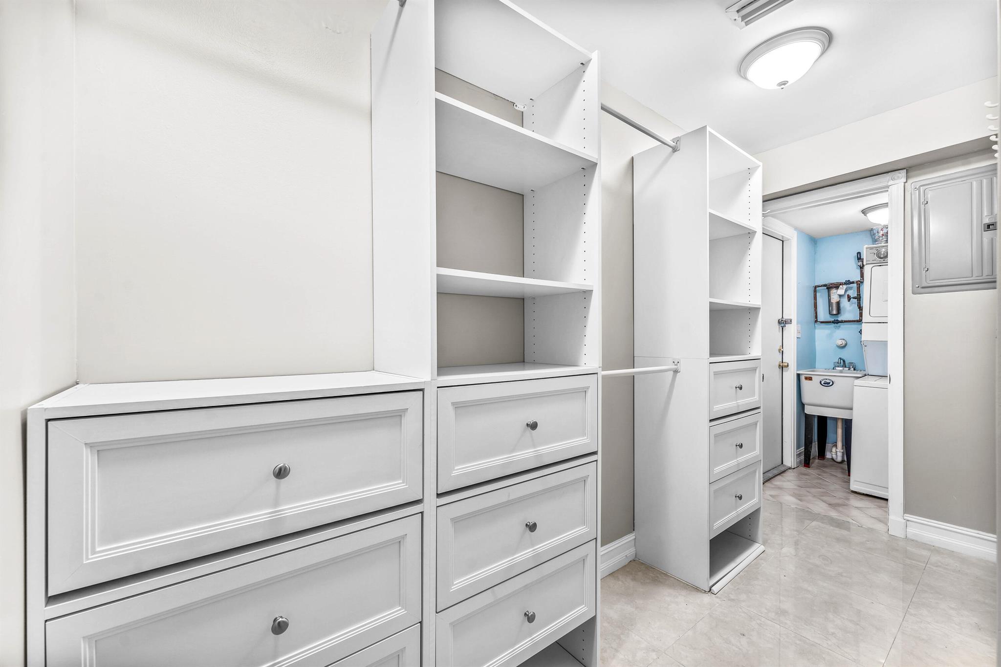 PIECES OEIGHT CONDOMINIUM - Residential Lease