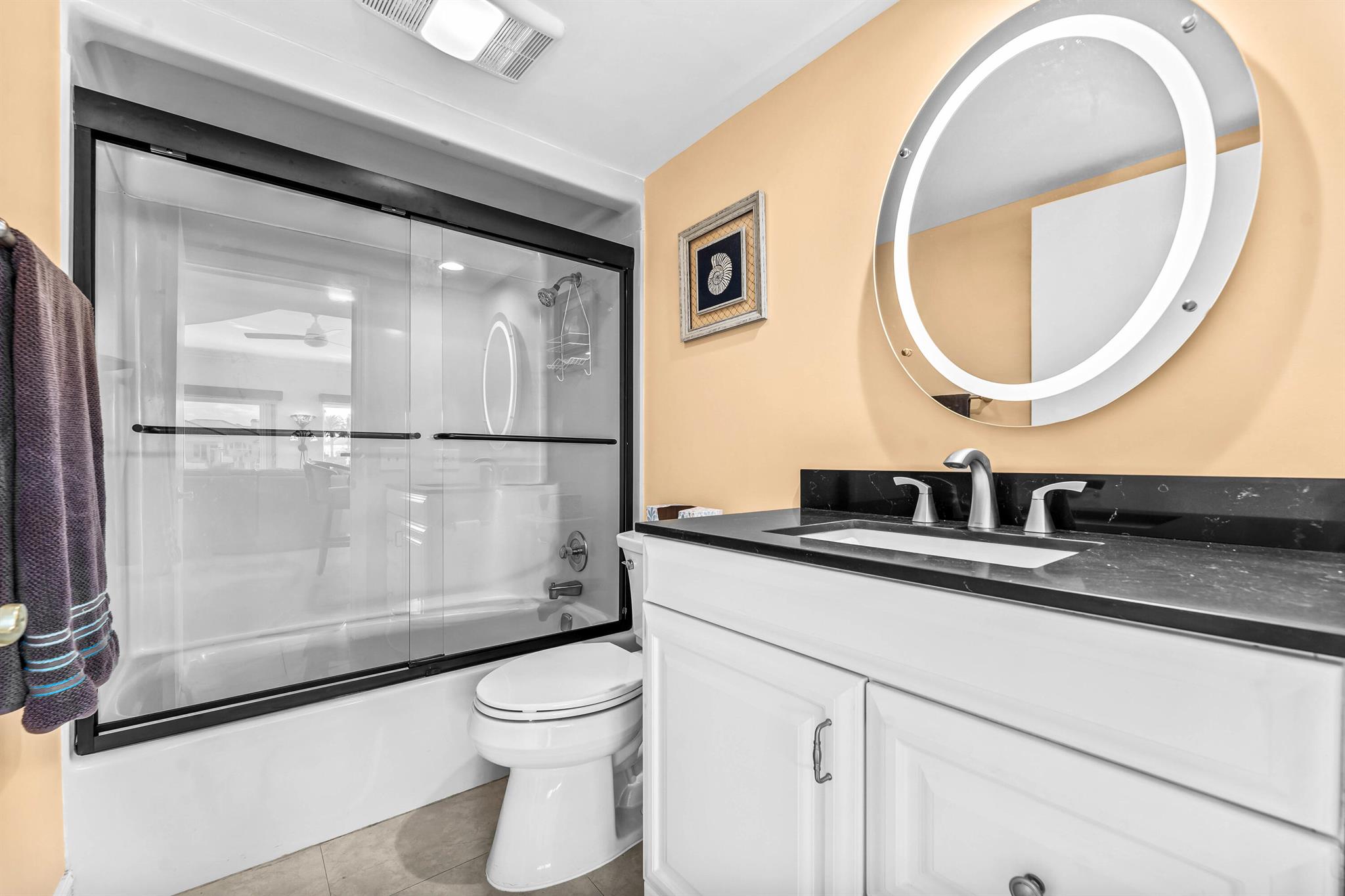 PIECES OEIGHT CONDOMINIUM - Residential Lease