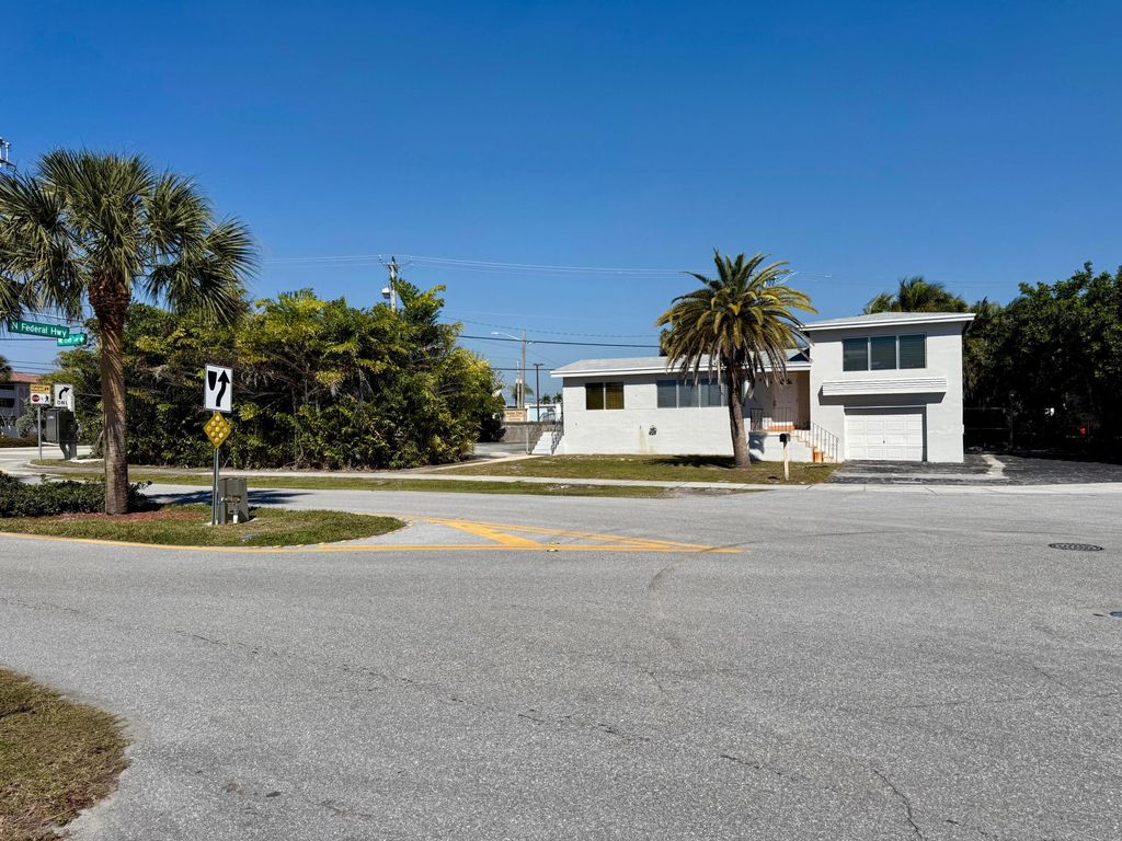 Photo of 401 NE 15th Terrace, Boca Raton, FL 33432 (MLS # R11161996)