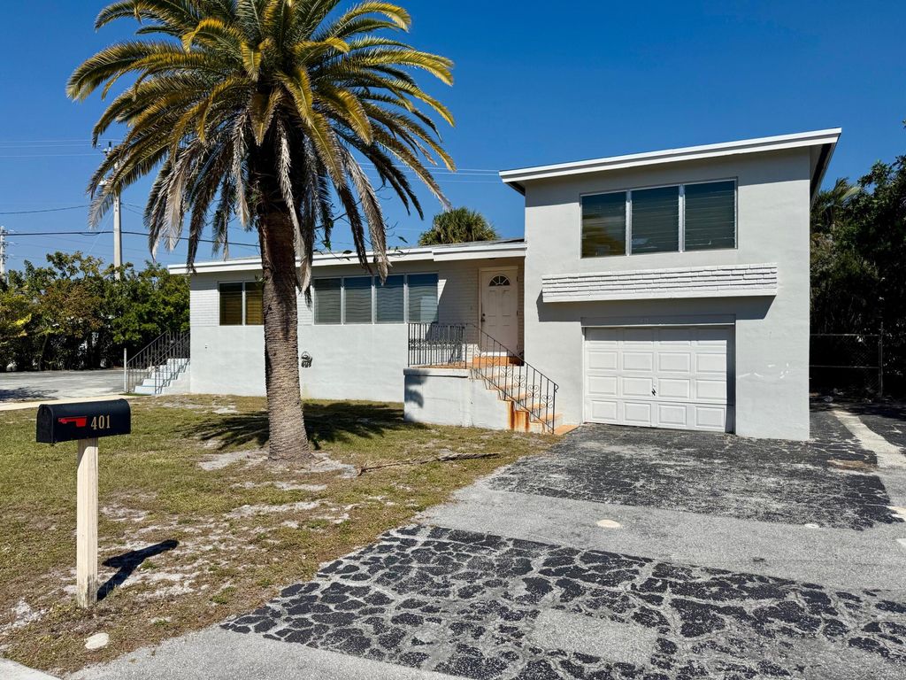 Photo of 401 NE 15th Terrace, Boca Raton, FL 33432 (MLS # R11161996)