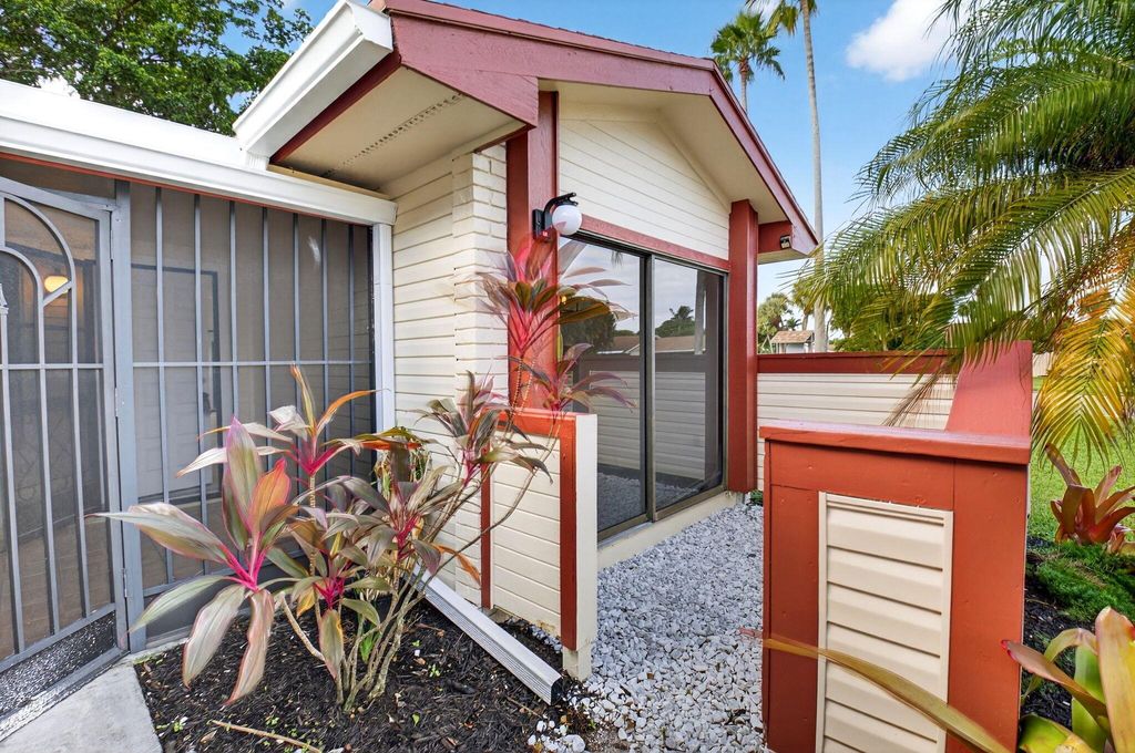 Photo of 29 Fawlkland Circle, Boynton Beach, FL 33426 (MLS # R11137968)