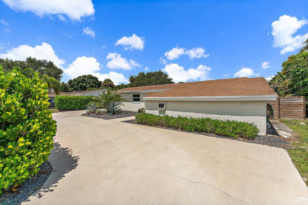 Photo of 206 Circle E, Jupiter, FL 33458 (MLS # R11007389)