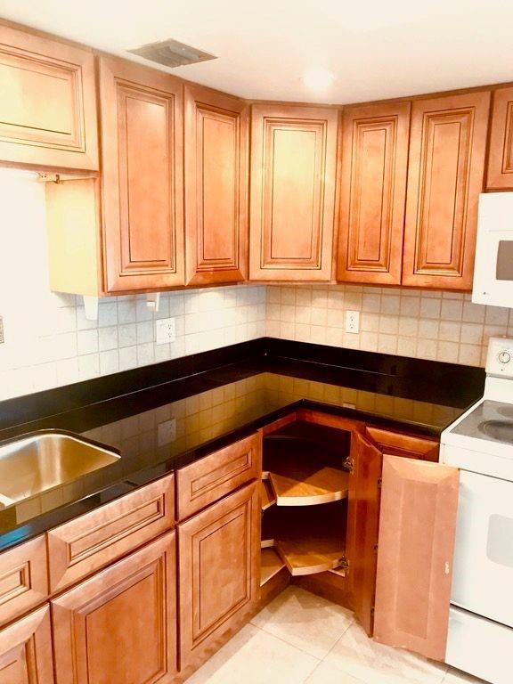 2069 Oakridge F 2069