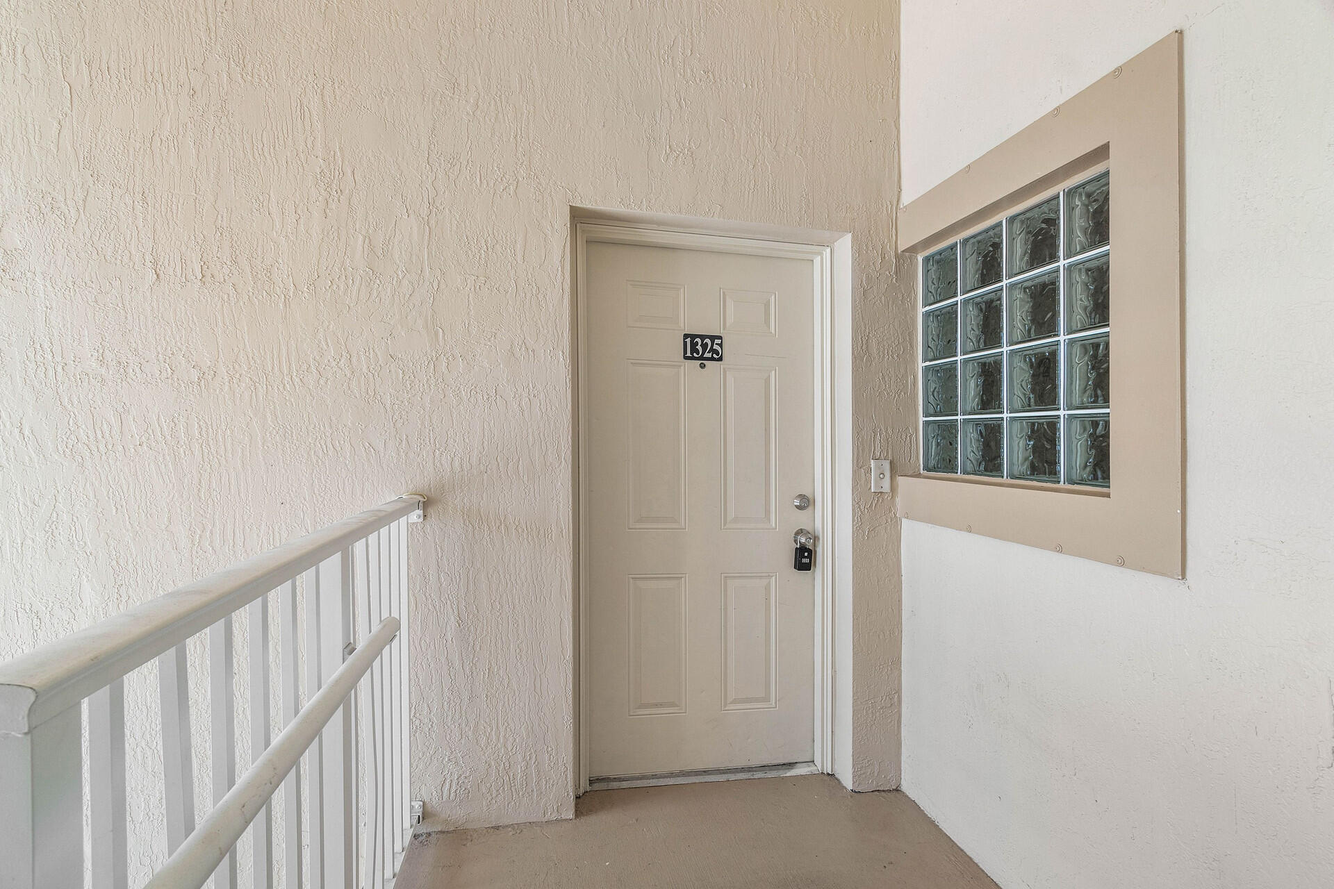 1161 GOLDEN LAKES Boulevard 1325