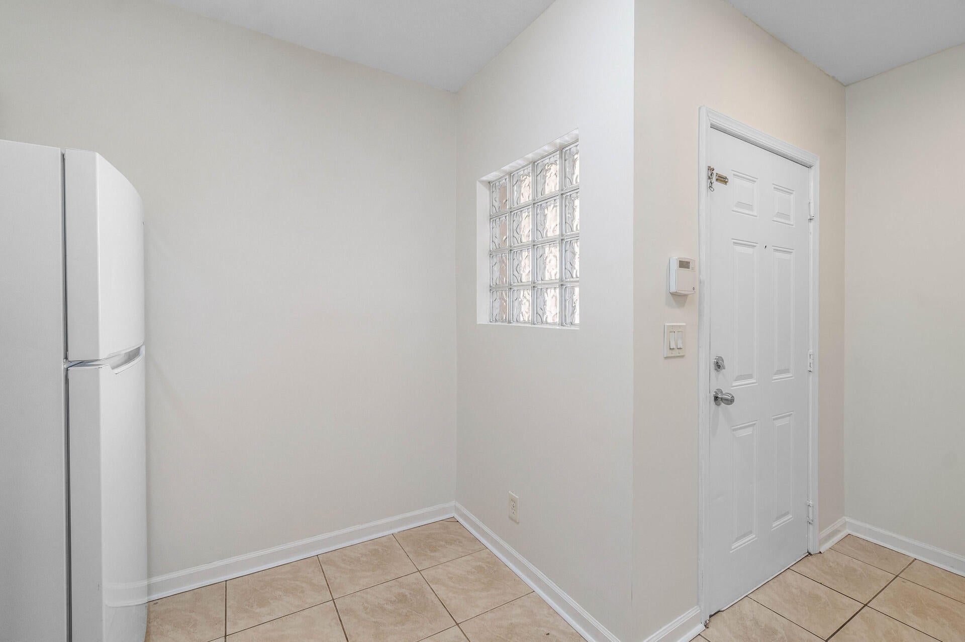 1161 GOLDEN LAKES Boulevard 1325