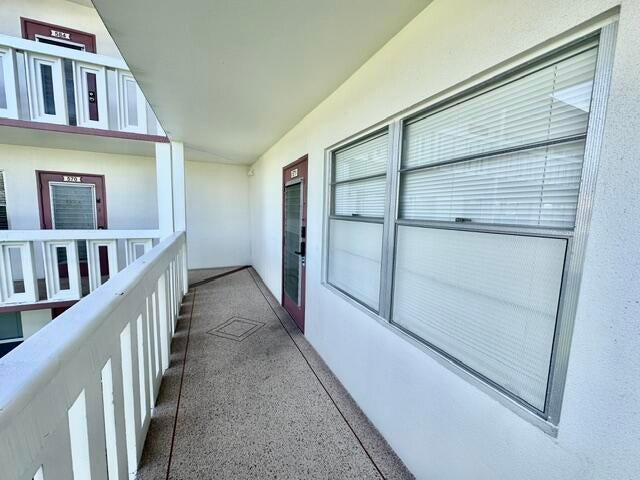 571 Fanshaw N