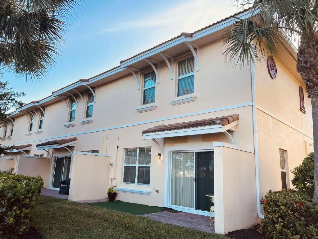 VISTABELLA AT RENAISSANCE COMMONS 2 PUD - Residential Lease