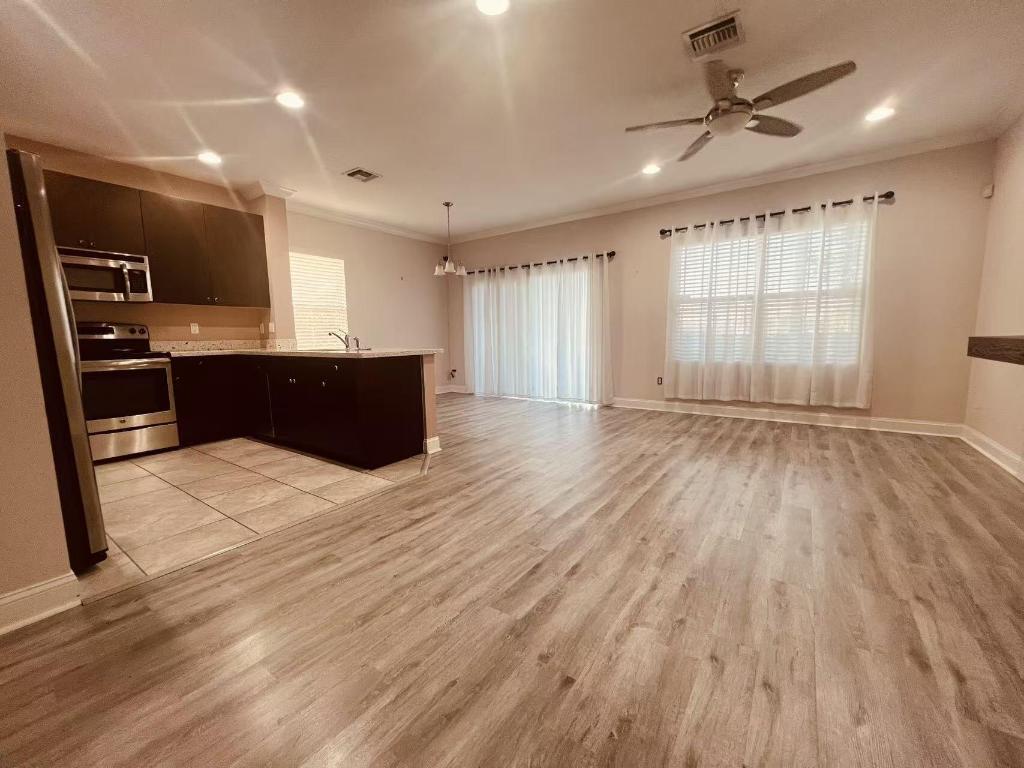 VISTABELLA AT RENAISSANCE COMMONS 2 PUD - Residential Lease