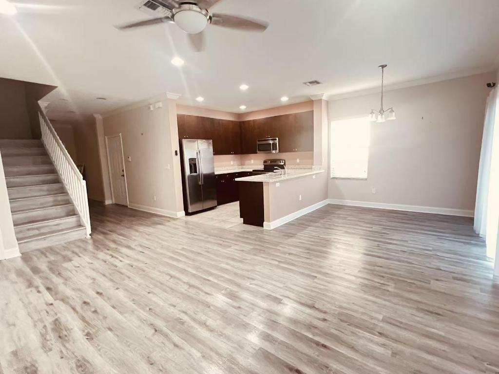 VISTABELLA AT RENAISSANCE COMMONS 2 PUD - Residential Lease