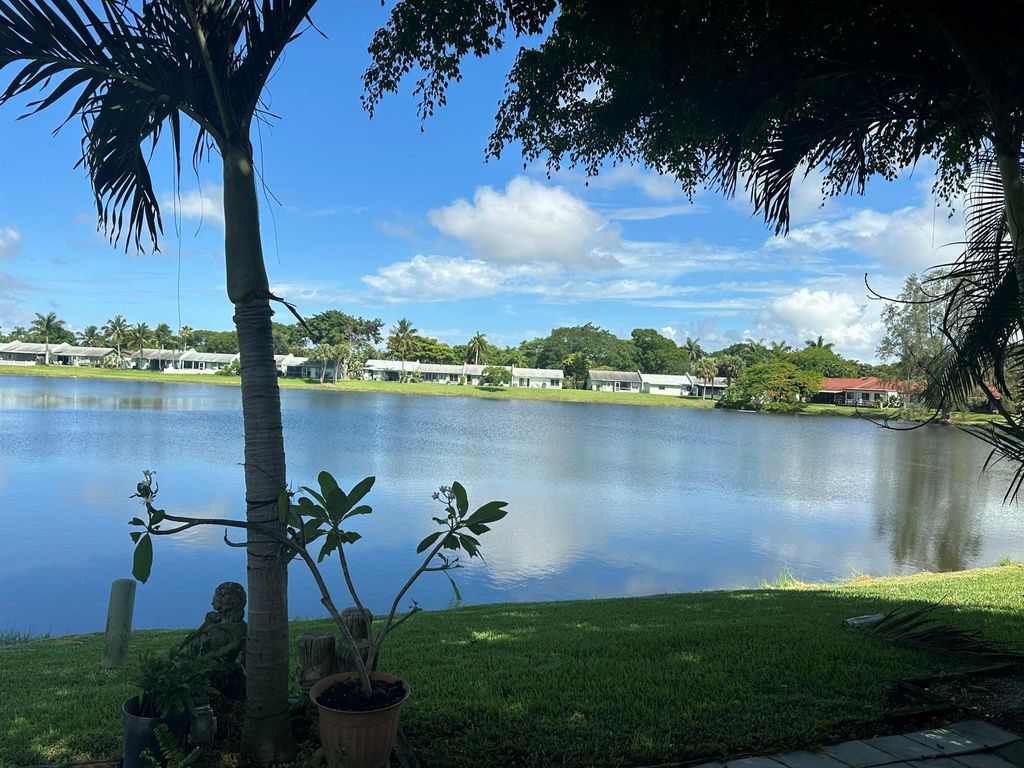 Photo of 37 Mayfair Lane, Boynton Beach, FL 33426 (MLS # R11102979)