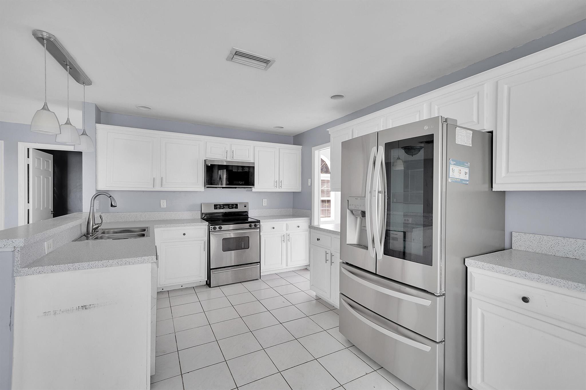Coral Lakes Estates Phase - Residential Lease