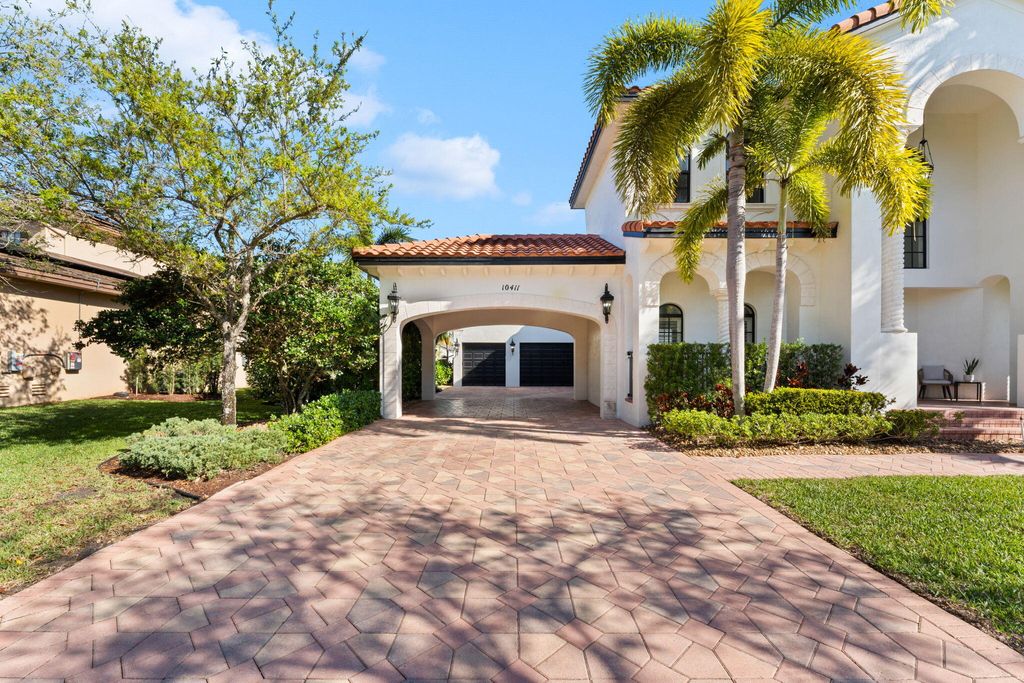 Photo of 10411 Majestic Court, Parkland, FL 33076 (MLS # B26002869)