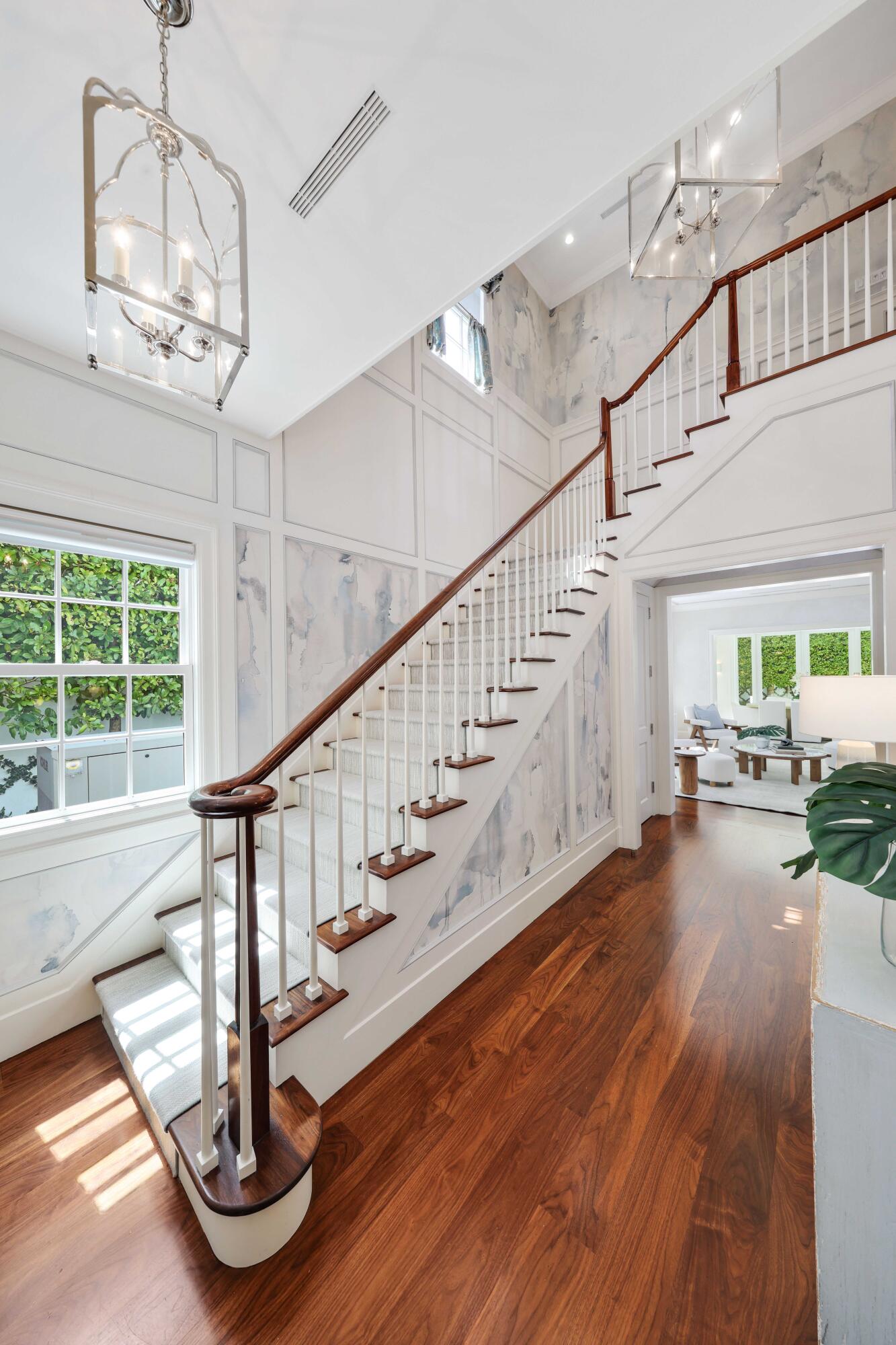 308 COCOANUT Row