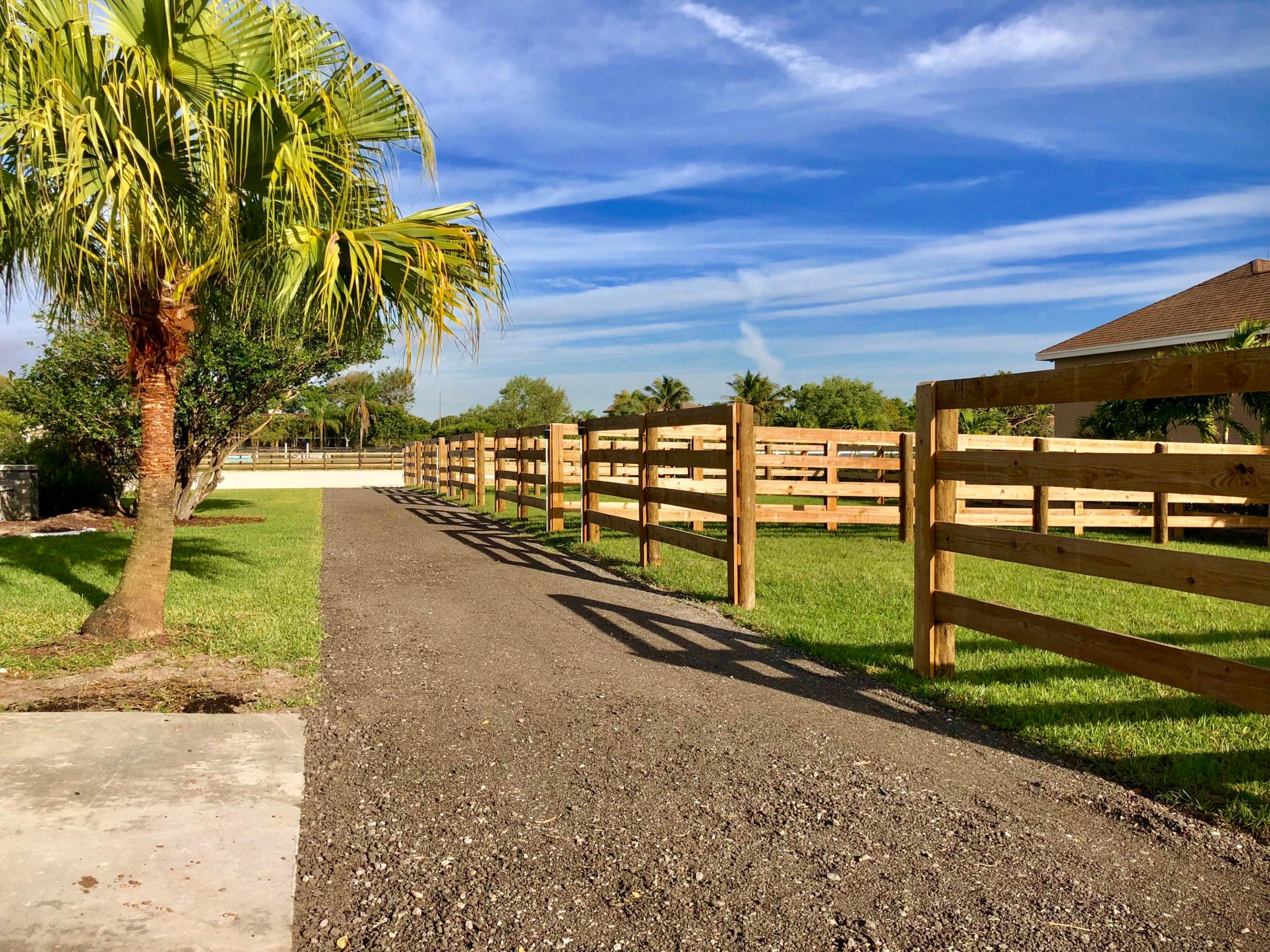 PADDOCK PARK 2 OF WELLINGTON - Residential