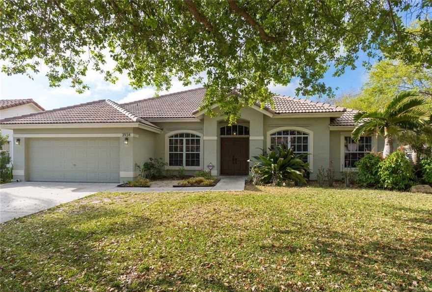 This Winston Park home features a brand new roof (just completed in March 2016),  triple split floor plan, high ceilings, beautiful natural light, salt water pool, new landscaping for privacy, newer appliances and a spacious open concept which is great for entertaining.  Located on an oversized corner lot! Close to excellent schools and shopping. Amazing home with tremendous space!