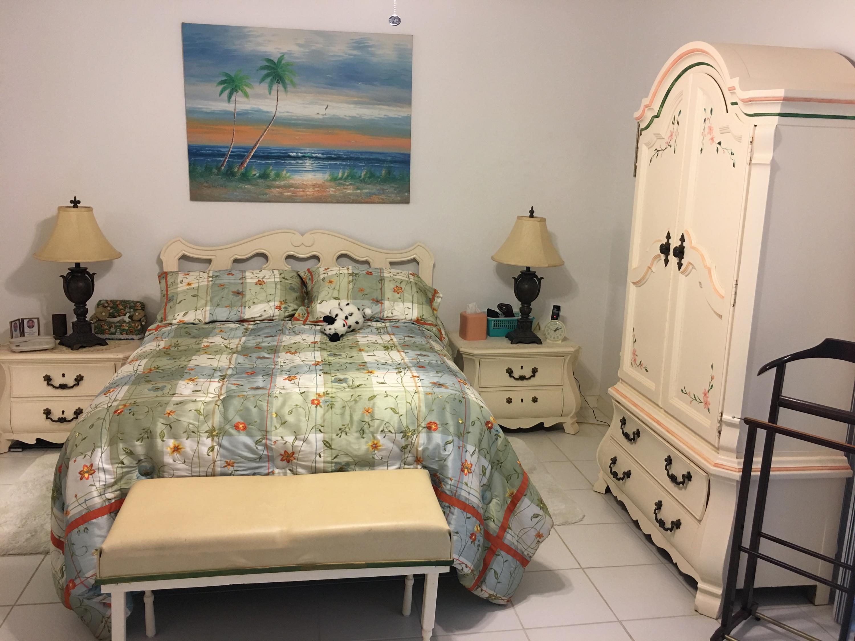 SOUTHAMPTON CONDO - Residential