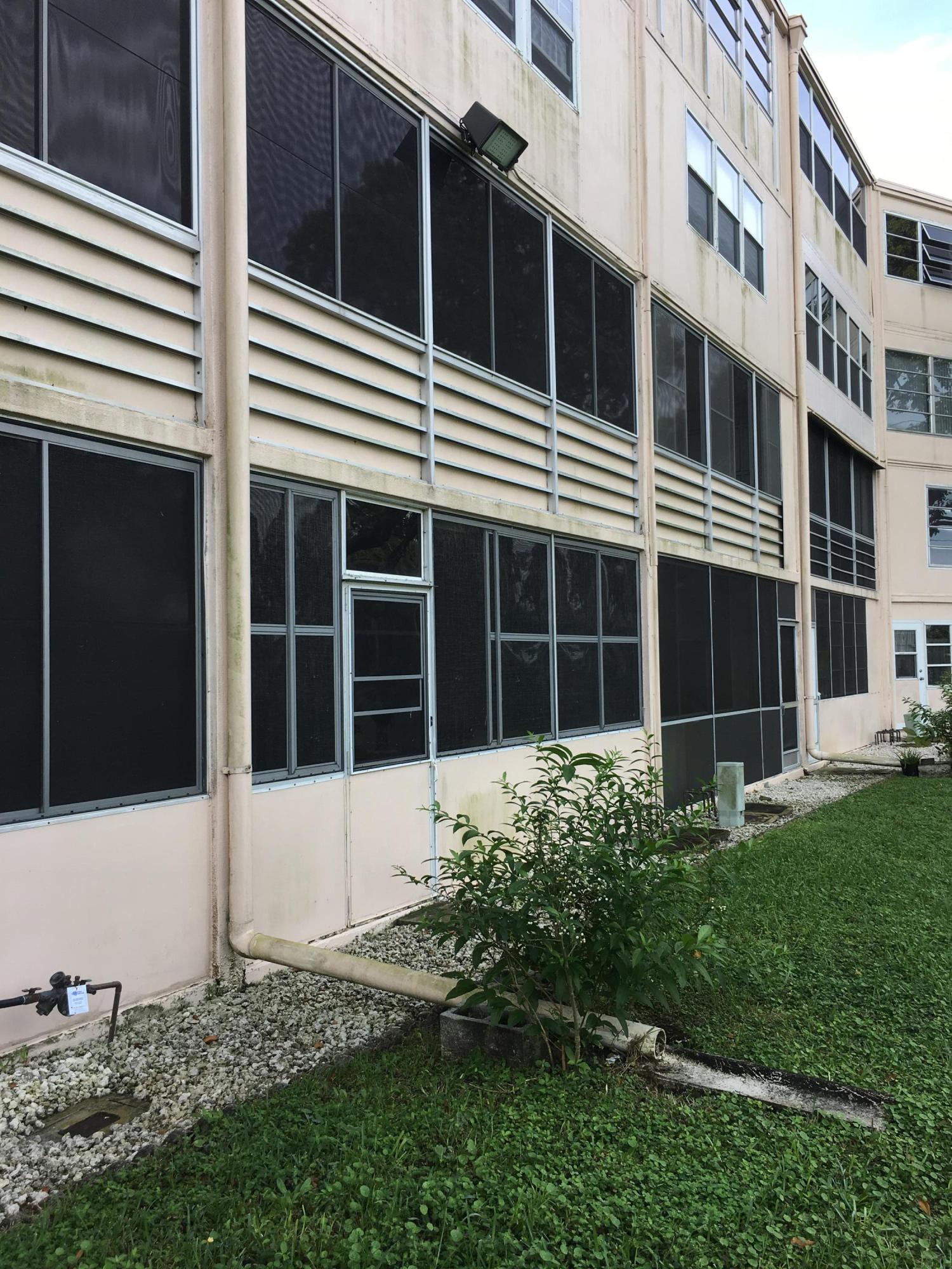 SOUTHAMPTON CONDO - Residential